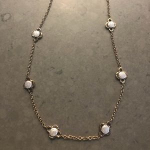 Gold and pearl necklace.